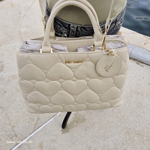 BETSEY JOHNSON CHALK COLOR SATCHEL w/REMOVABLE MIRROR - Picture 2 of 7